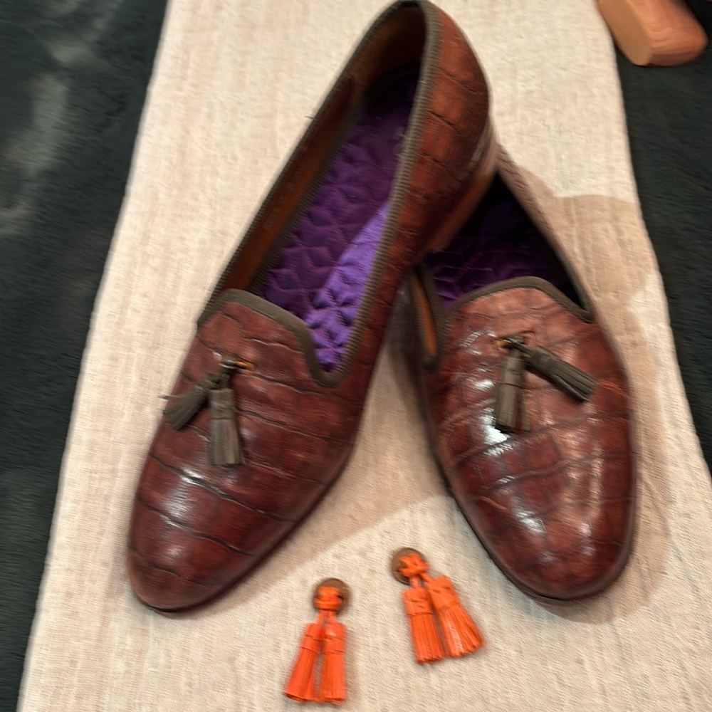 Beautiful pair of Cole Haan  dress slipper style shoe